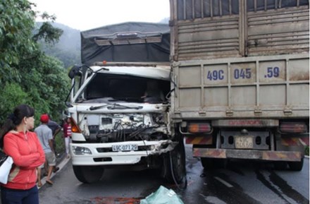  Hiện trường một vụ tai nạn giao thông trên đèo Bảo Lộc.