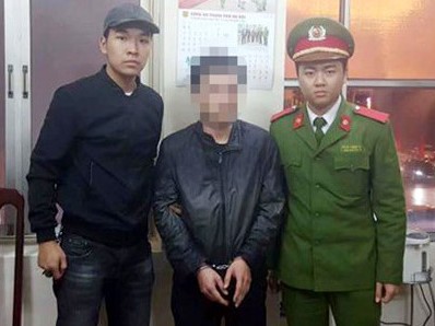 Gặp 141, người đàn ông vứt xe máy giữa đường bỏ chạy