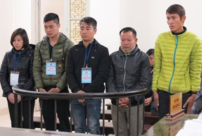 Làm giả một CMND, đút túi 1 000 USD