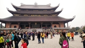 Hai vợ chồng nghi cuỗm hàng loạt tài sản của du khách đi lễ chùa Bái Đính