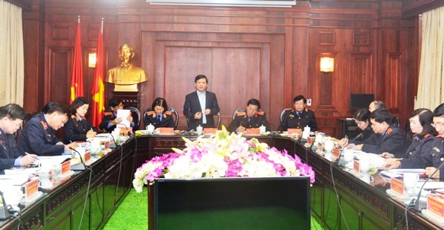 Đồng chí Lê Minh Trí, Ủy viên Trung ương Đảng, Viện trưởng VKSNDTC phát biểu tại cuộc họp UBKS mở rộng