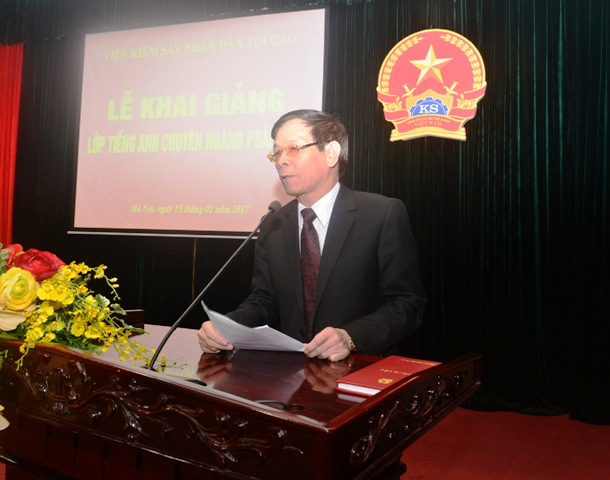 Đồng chí Lê Hữu Thể, Phó Viện trưởng VKSNDTC phát biểu tại Lễ khai giảng