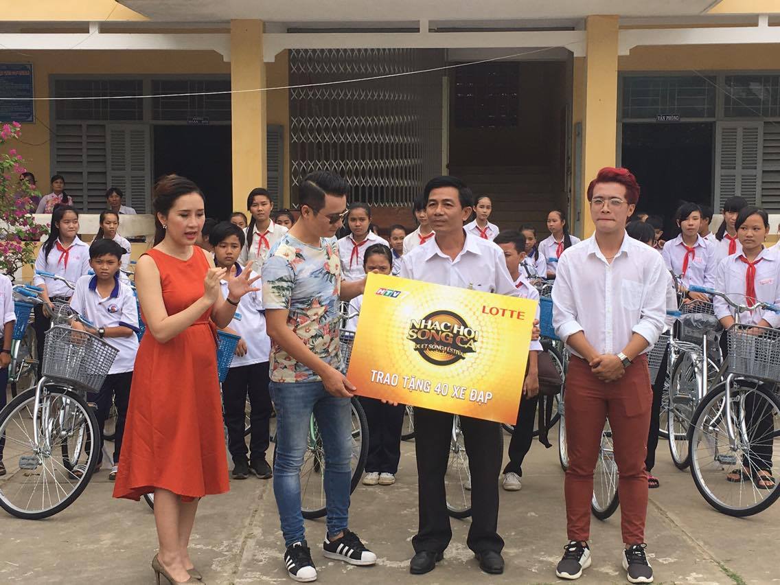 Hoàng Bách nêu ý kiến lập tuyến đường xe buýt cho các em vùng khó khăn