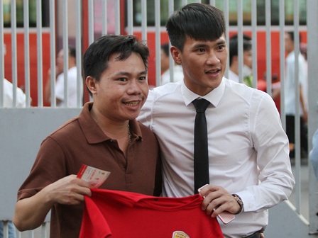 Vì sao Công Vinh thoát án phạt dù láo với giám sát trọng tài