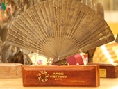 Quạt trầm hương Khánh Hòa được chọn làm quà tặng đại biểu dự APEC