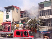 Cháy dữ dội tại 2 căn nhà trên đường Giải Phóng
