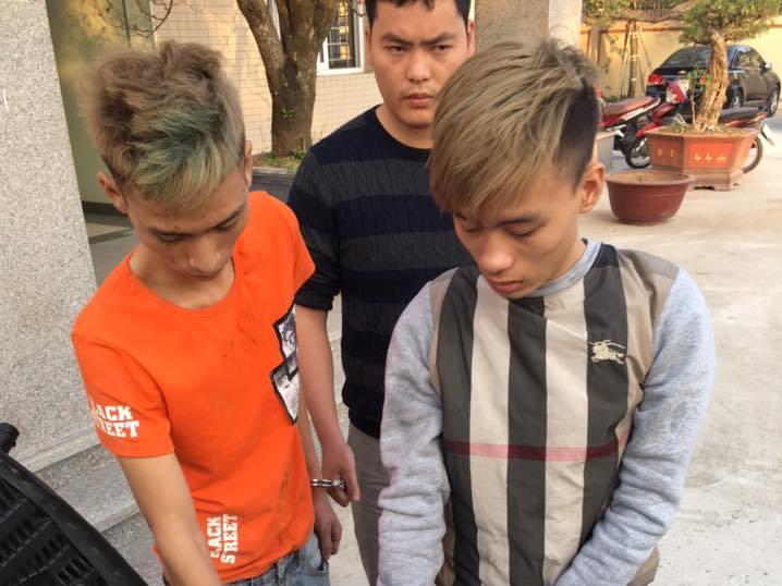 Bộ đôi 9X vứt xe máy bỏ chạy khi thấy cảnh sát 141