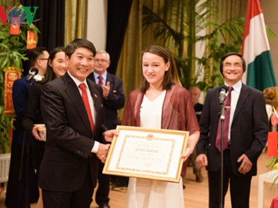 Nữ sinh gốc Việt đoạt giải Nhất toàn quốc cuộc thi toán tại Hungary