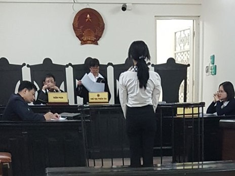 Thiếu nữ rót rượu bán dâm giá 2 triệu đồng