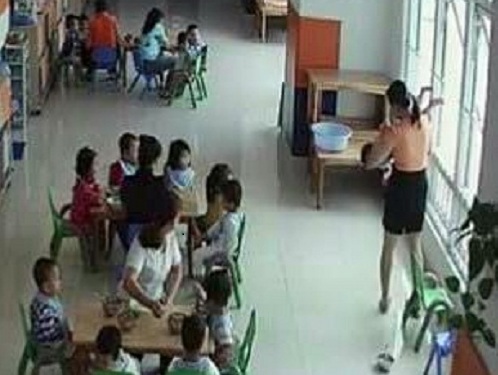 Nỗi lo trẻ mầm non bị bạo hành  Thà con thất học còn hơn