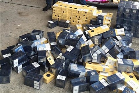 Khởi tố, bắt tạm giam hai đối tượng vận chuyển thuốc lá lậu