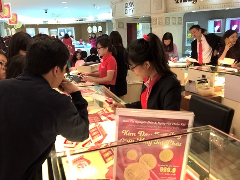 Vàng SJC và USD cùng tăng giá