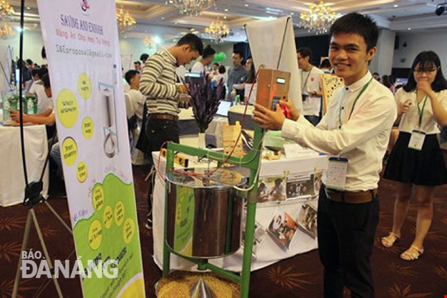 Khởi nghiệp từ  máng heo