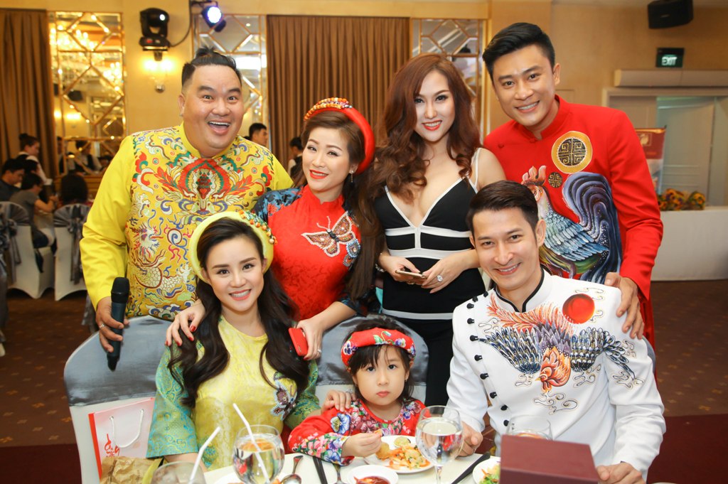 Hoàng Thần Tài làm tiệc tri ân nhà báo nhân dịp Vali Tình Yêu công chiếu
