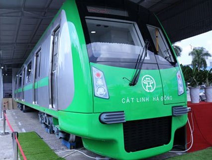 50 người phục vụ 1km tàu đường sắt trên cao