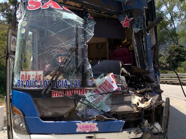 Tài xế nhanh trí cứu hàng chục mạng người trên đèo Lò Xo