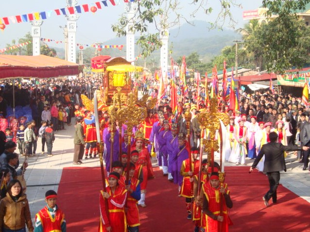 Vào dịp lễ hội, du khách về dự có tới hàng nghìn người. Núi Trầm là một địa điểm du lịch quan trọng trên bản đồ Hà Nội, là một địa chỉ văn hóa – lịch sử thu hút nhiều du khách trong và ngoài nước.
