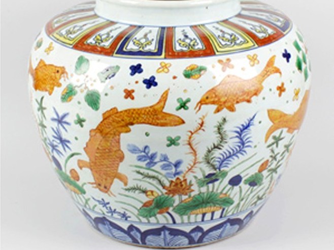 Nghi là giả, bình cổ Trung Quốc bị áp mức giá thấp hơn 450 lần