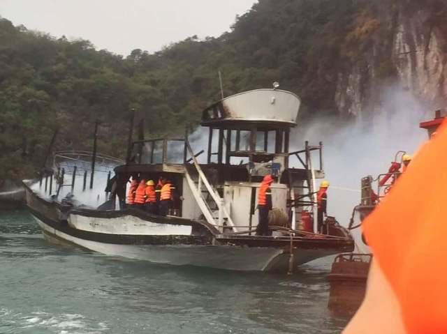 Cháy tàu du lịch ở Cảng Tuần Châu