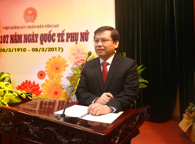 Viện trưởng VKSNDTC Lê Minh Trí phát biểu tại buổi gặp mặt
