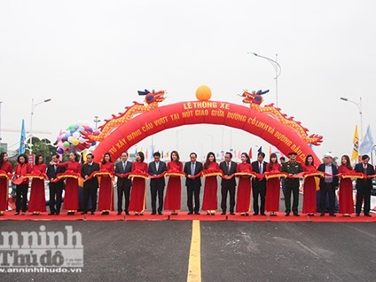 Thông xe cầu vượt thép trăm tỷ ở nút giao Cổ Linh