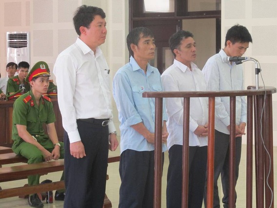 Hoãn xét xử vụ lật tàu trên sông Hàn