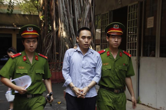 Đâm cha xong, nghịch tử nói mẹ chở đi cấp cứu