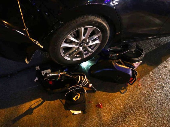 Ô tô đâm hàng loạt xe máy, 1 học sinh trọng thương