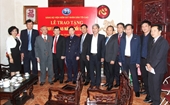 Trao tặng Huy hiệu 45 năm tuổi Đảng cho đồng chí Hà Mạnh Trí, nguyên Viện trưởng VKSNDTC