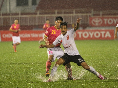 Bóng đá Việt Nam Phú quý giật lùi