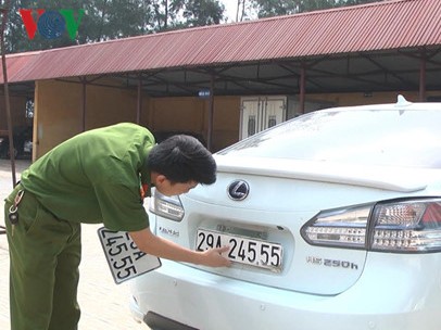 Mua Lexus từ Campuchia về làm giấy tờ giả đem cầm cố