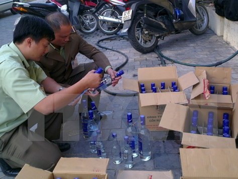 Hưng Yên thu giữ hơn 700 lít rượu sản xuất từ cồn và hương liệu