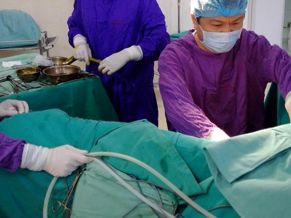 Trả lại giới tính thực cho cô gái có cả 2 bộ phận sinh dục nam và nữ