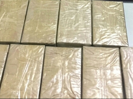 Bắt quả tang đối tượng người dân tộc vận chuyển 9 bánh heroin