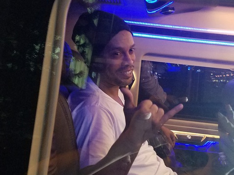 Cựu danh thủ Ronaldinho có mặt tại TPHCM
