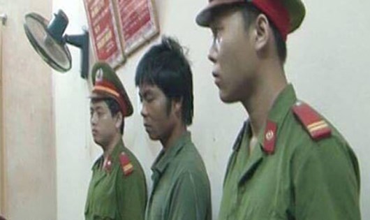 Rượu say, cha nổi thú tính hại đời con gái ruột