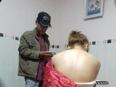 Quán karaoke thuê tiếp viên múa khỏa thân phục vụ khách hát