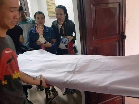 Bắt được nhóm nghi can chém chết người bố đang chở con gái