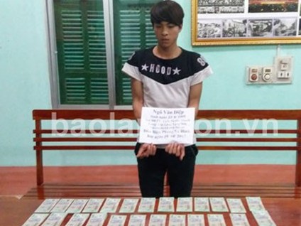 Bắt đối tượng vận chuyển 200 triệu đồng tiền giả