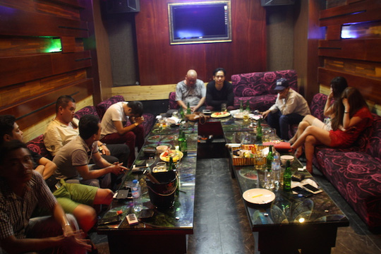 Phát hiện bất ngờ khi đột nhập vào các điểm ăn chơi ở Tây Đô