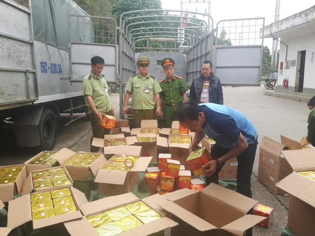 Bắt giữ xe ô tô tải vận chuyển 700kg pháo nổ