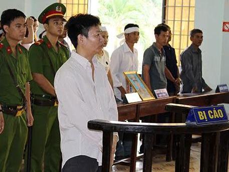 Tử hình kẻ dùng búa đánh chết ân nhân cưu mang mình