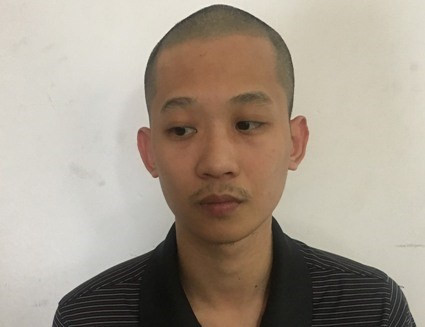 Người phụ nữ bị tên cướp kéo lê hàng chục mét cùng xe máy