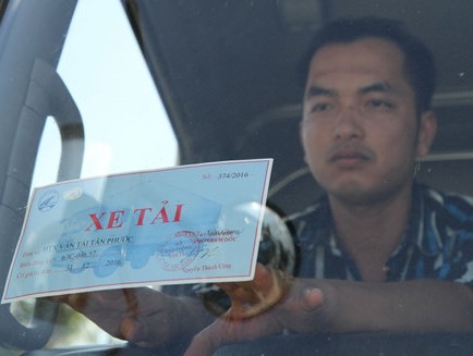 Hà Nội thu hồi 442 phù hiệu xe ô tô vi phạm