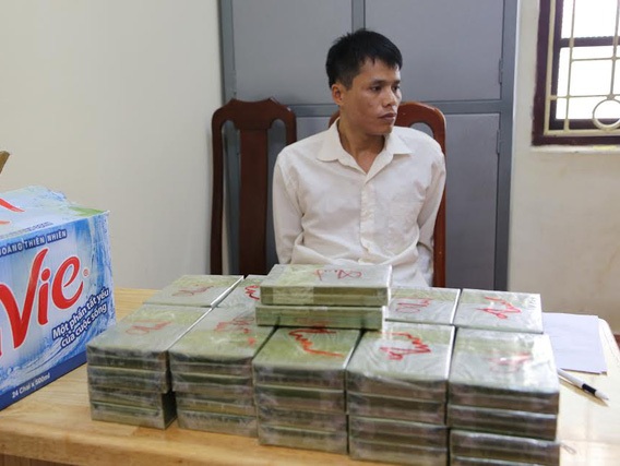 Vận chuyển 42 bánh heroin lấy 100 triệu đồng tiền công