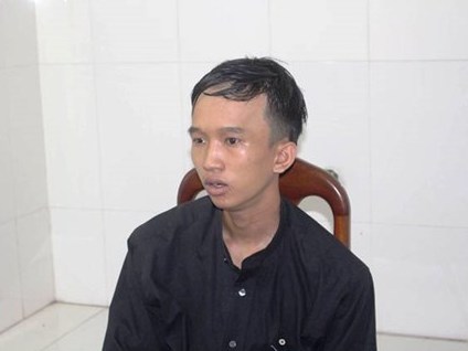 Phi công chặn xe, đâm gục người yêu vì níu kéo tình cảm không thành