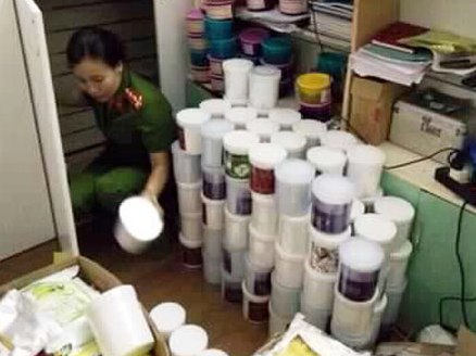 Một tấn kem trộn, bột tắm trắng bị thu giữ ở Hà Nội