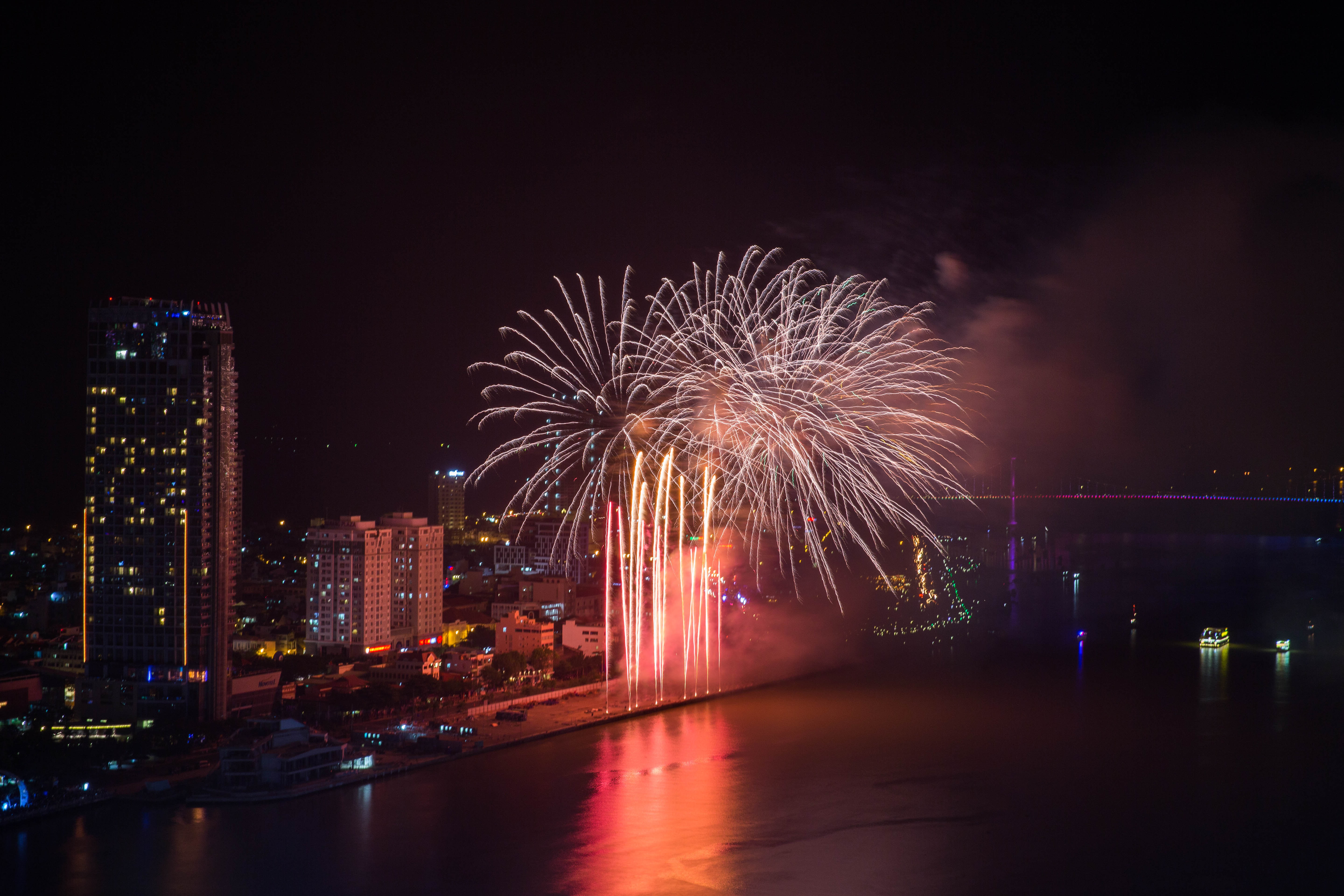 Thế giới của những bất ngờ trong đêm Kim