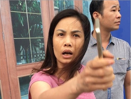 Người phụ nữ xưng là nhà báo lăng mạ CSGT trình diện, xin lỗi công an