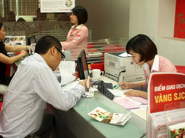 Giá vàng tiếp tục trượt giảm trong phiên giao dịch cuối tuần